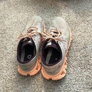 On cloud tennis shoes. Will clean before shipping!